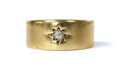Lot 14 - An 18ct gold star set diamond ring