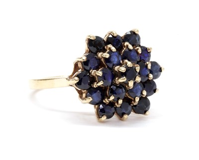 Lot 298 - A 9ct gold sapphire cluster ring
