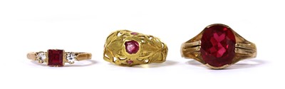 Lot 385 - A 9ct gold single stone synthetic ruby ring