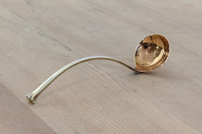 Lot 664 - An unmarked gold salt spoon