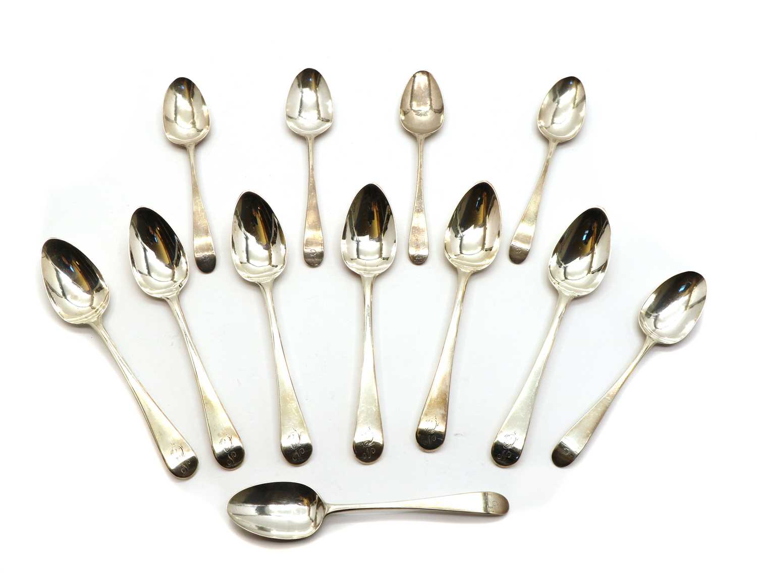 Lot 13 - A set of six George III silver Old English pattern teaspoons