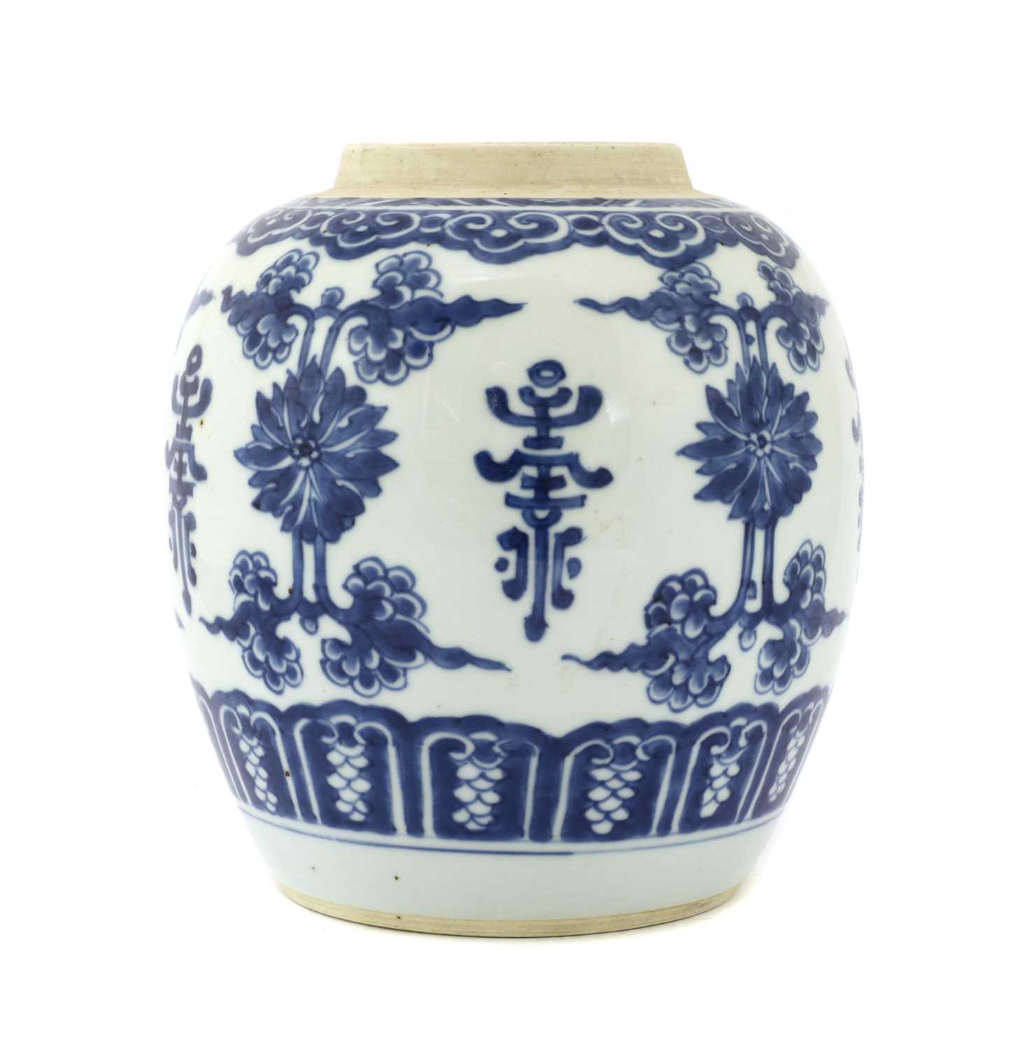 Lot 25 - A Chinese blue and white jar