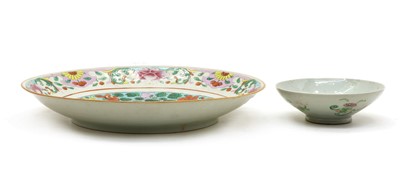 Lot 118 - A Chinese famille rose charger