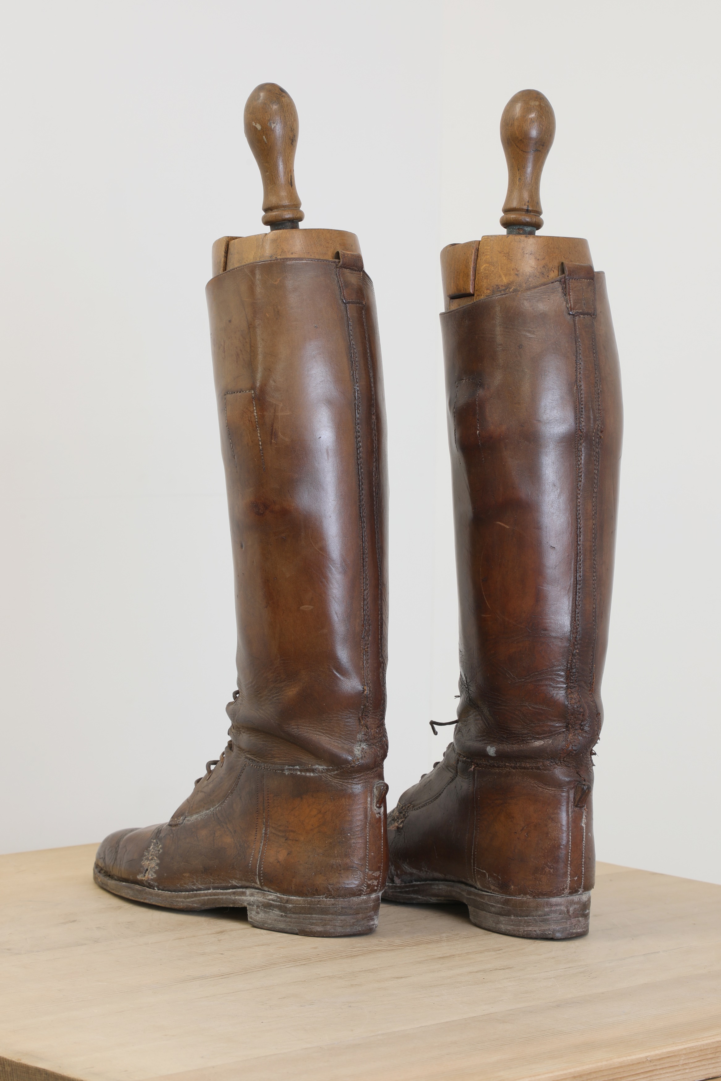 Lot 100 - A pair of leather riding boots,