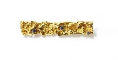 Lot 75 - A gold sapphire set bar brooch