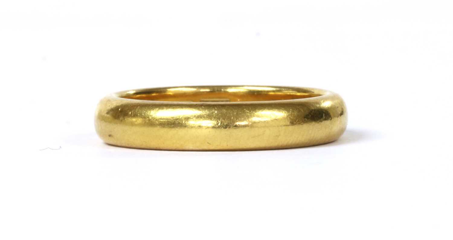 Lot 113 - A 22ct gold 'D' section wedding ring