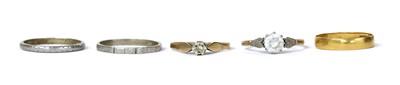 Lot 377 - Five gold rings