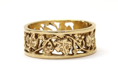 Lot 87 - A 9ct gold pierced band ring