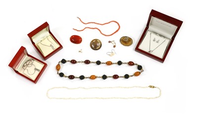 Lot 404 - A quantity of jewellery