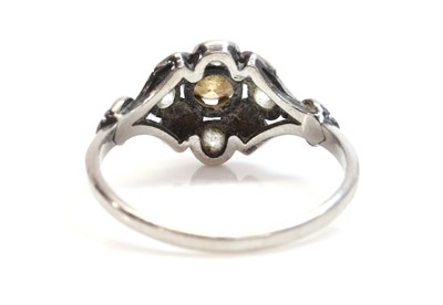Lot 109 - A diamond cluster ring