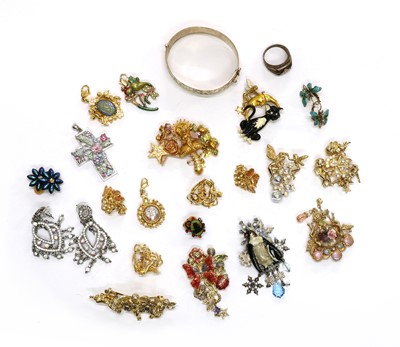 Lot 408 - A quantity of costume jewellery