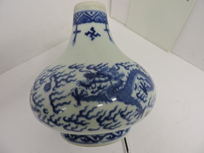 Lot 134 - A Chinese blue and white vase
