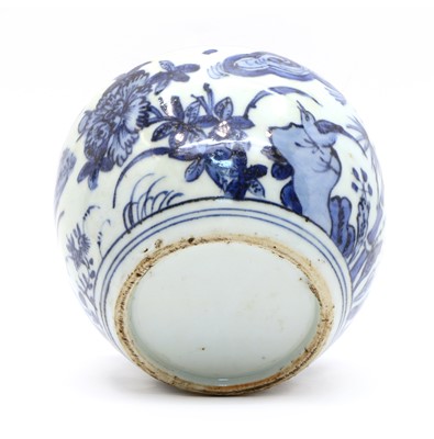 Lot 91 - A Chinese blue and white jar
