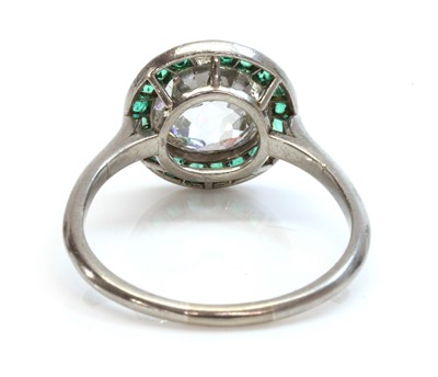 Lot 191 - An Art Deco diamond and emerald target ring