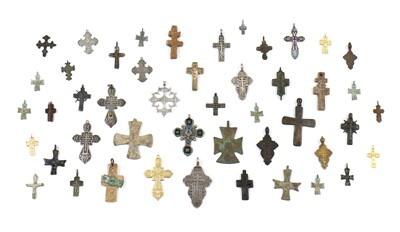 Lot 106 - A collection of reliquary crosses and pendants