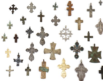 Lot 106 - A collection of reliquary crosses and pendants