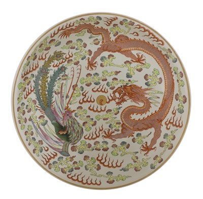 Lot 402 - A large Chinese famille rose charger