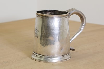 Lot 647 - A Queen Anne silver tankard