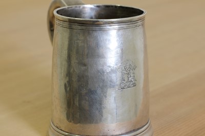 Lot 647 - A Queen Anne silver tankard