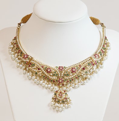 Lot 157 - An Indian gold cultured freshwater pearl, ruby and emerald necklace