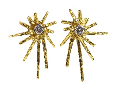 Lot 290 - A pair of 18ct gold single stone diamond starburst earrings