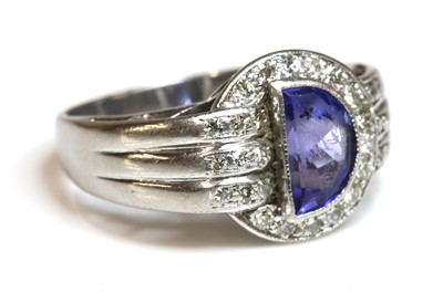 Lot 462 - A tanzanite and diamond ring, c.1940