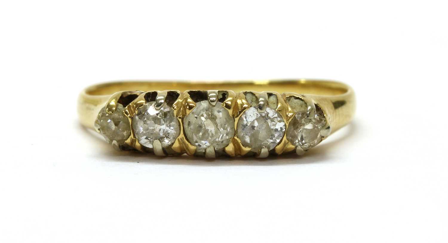 Lot 21 - An 18ct gold five stone diamond ring