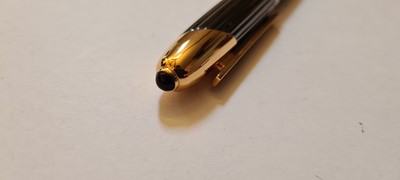 Lot 227 - A Must De Cartier 'Cougar de Cartier' fountain pen