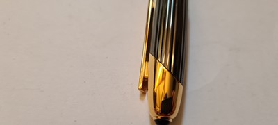 Lot 227 - A Must De Cartier 'Cougar de Cartier' fountain pen