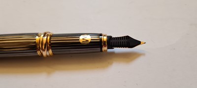 Lot 227 - A Must De Cartier 'Cougar de Cartier' fountain pen