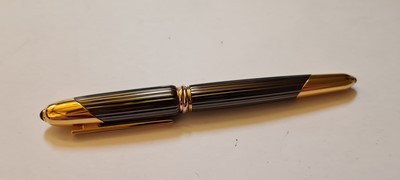 Lot 227 - A Must De Cartier 'Cougar de Cartier' fountain pen