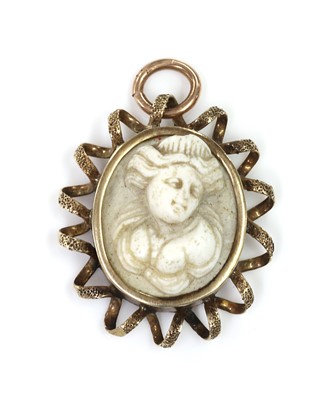 Lot 31 - A cameo depicting a lady with her hair up, wearing a tiara or headdress