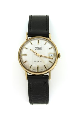 Lot 491 - A gentlemen's 9ct gold Avia 'Aviamatic' automatic strap watch