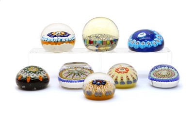 Lot 175 - Quantity of paperweights