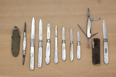 Lot 674 - A small collection of mother-of-pearl-handled folding fruit knives