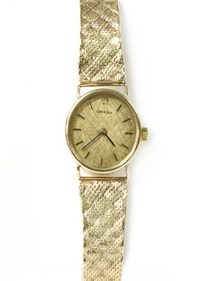 Lot 1323 - A ladies' 9ct gold Omega mechanical bracelet watch