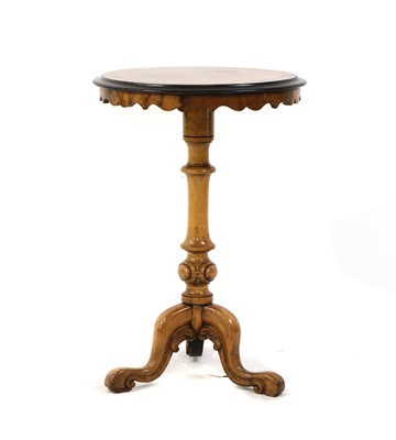 Lot 272 - A walnut and rosewood crossbanded occasional table