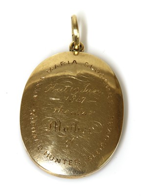 Lot 33 - A Victorian gold glazed memorial locket