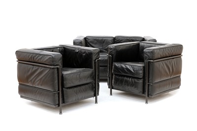 Lot 585 - A tubular and black leather suite