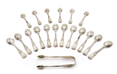 Lot 31 - A quantity of silver teaspoons and tongs