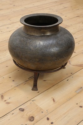Lot 10 - An Indian bronze vase
