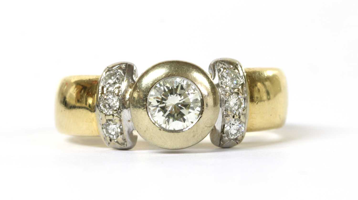 Lot 1096 - An 18ct gold diamond ring