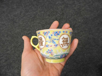 Lot 88 - A Chinese famille rose cup