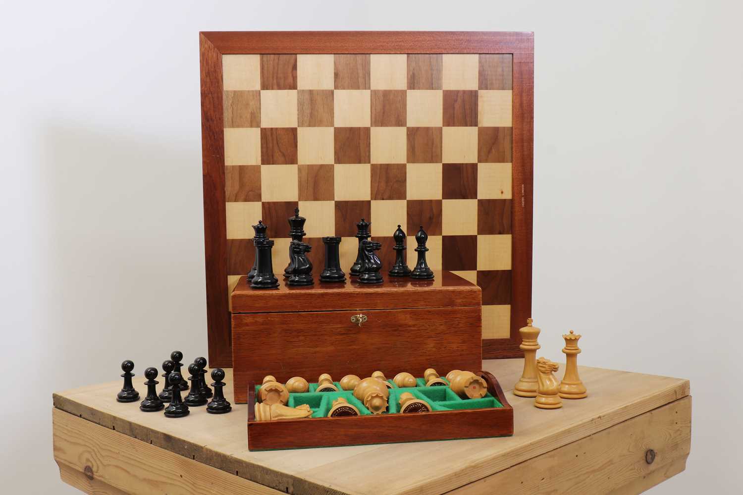 Lot 620 - A Staunton Grandmaster chess set by Jaques of London