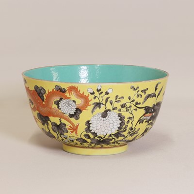 Lot 51 - A Chinese famille rose bowl