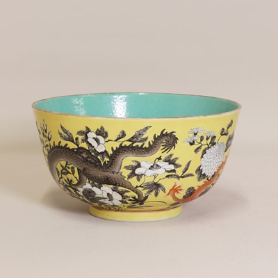 Lot 51 - A Chinese famille rose bowl
