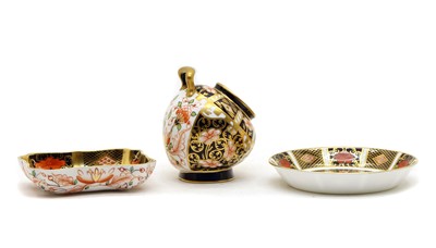 Lot 210 - A Crown Derby salt decorated in the Imari palette
