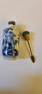 Lot 55 - A collection of Chinese scent and snuff bottles
