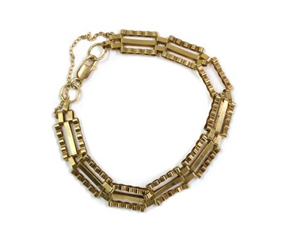 Lot 1411 - A 9ct gold gate bracelet