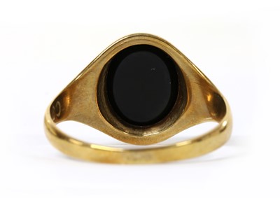 Lot 1290 - A 9ct gold onyx signet ring.